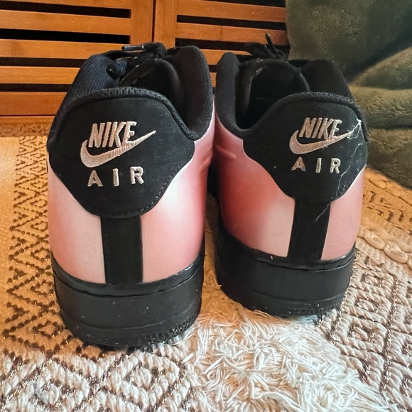 Awesome Men’s Nike size 10 sneakers - Picture 3 of 12